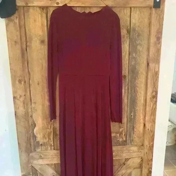 ❤️5/$25❤️ Burgundy dress - Picture 2 of 6